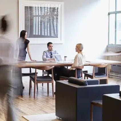 Comment choisir le bon revêtement pour une pièce à fort passage - Surfaces Expert